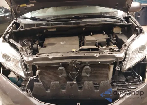 2015 Toyota Sienna Xle 7 Passenger z USA, uszkodzony, nr VIN 5TDDK3DC4FS123467